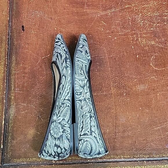 KAARI BLUE WOMEN'S HILLARY FABRIC POINTED TOE BALLET FLATS - Picture 13 of 16